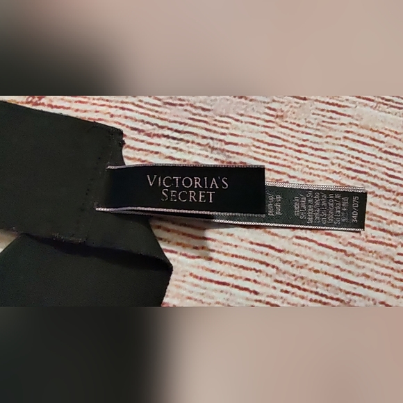 Victoria's secret very soft push-up bra Gold detail on the front - Picture 4 of 5